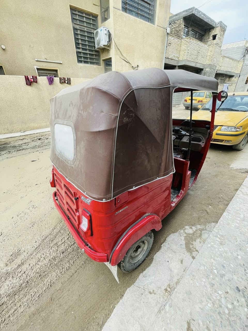 سلام عليكم تكتك موديل ١٨ الاستفسار ***********تكتك  اوراق كامله السعر ٤ وربع بيها مجال مكان الامين الثانيه  تكتك مصبوغه عام
