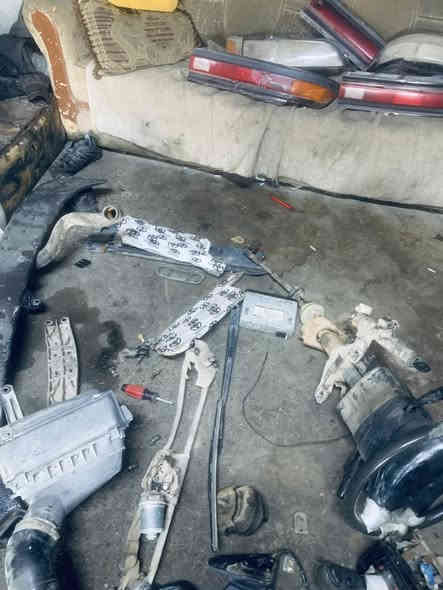 سلاو هاورييان ئةم ئةشيانة  بو فروشتن هةرجيتان ويست جةرةسكةن***********ئةشياي كاركة مةكينةو گيرةكة بيعةيبة
