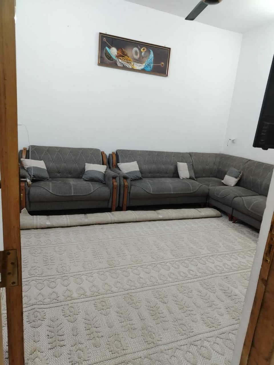 سلام عليكم/ للبيع /قطاع الثالث 
خلفيه 80 متر بناء جديد سنه 2022
تحتوي 👇
1- غرفه 2
2- حولي مطبخ مشترك 
3- منور أمامي 
4- منور خلفي
5- حمام توليت مشترك 
6- بيتونه كبيره 

وتساب موجود  ***********
