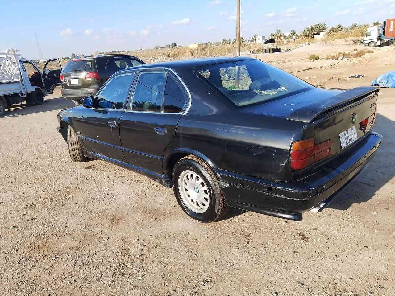 السلام عليكم 
بي ام 535  موديل 90 مكينه6سلندر مسكر عدل داخل جلد تبريد شغال رقم واسط دولي بأسمي عوزها ترتيبات بسيطه سعر 42 أو مراوس ب700حسب القناعه مكان السياره واسط /نعمانيه ***********
