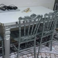 ميز طعام • ٤ كراسي • مستعمل شهر