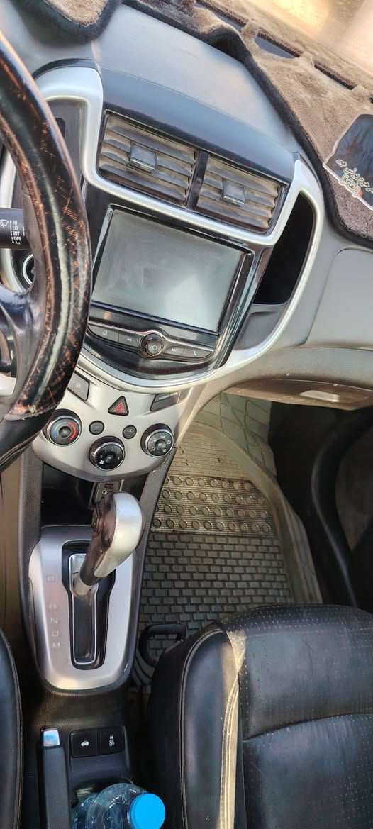 شوفرليت سونك موديل 2017 بإسمي رقم انكليزي 
مواصفات LT وارد أمريكي 
محرك 1500 
حادثها جاملغ والضرر قليل جداً
شاشة كبيرة اصلية
شاشة عطلات
مري كهرب + هيتر
لايت لد
صندوق بصمة
جام اوتو
حساس ضغط الاطارات
حساس جودة دهن المحرك
تحكمات ستيرن و مثبت سرعة (كروز سرعة )
تراکشن کونترول on/off
كير اوتو 
سعر ٦٠ 
مکان السيارة ذي قار
رقمي ***********
