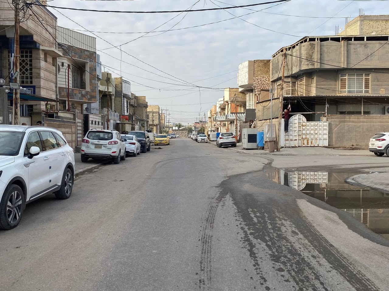 قطعة ارض للبيع
العنوان: النجف الأشرف - حي الفرات - ظهر شارع الجنسية التجاري - خلف محل حلويات أيوب .
المساحة: 200م2 .
التفاصيل: الواجهة 10م النزال 20م الشارع 15م ، بصف الركن .
قطعة مميزة في مكان جداً جميل ومرتب إضافة إلى إنه قريب على الشارع العام . 
للاستفسار الإتصال على الرقم: 
***********
