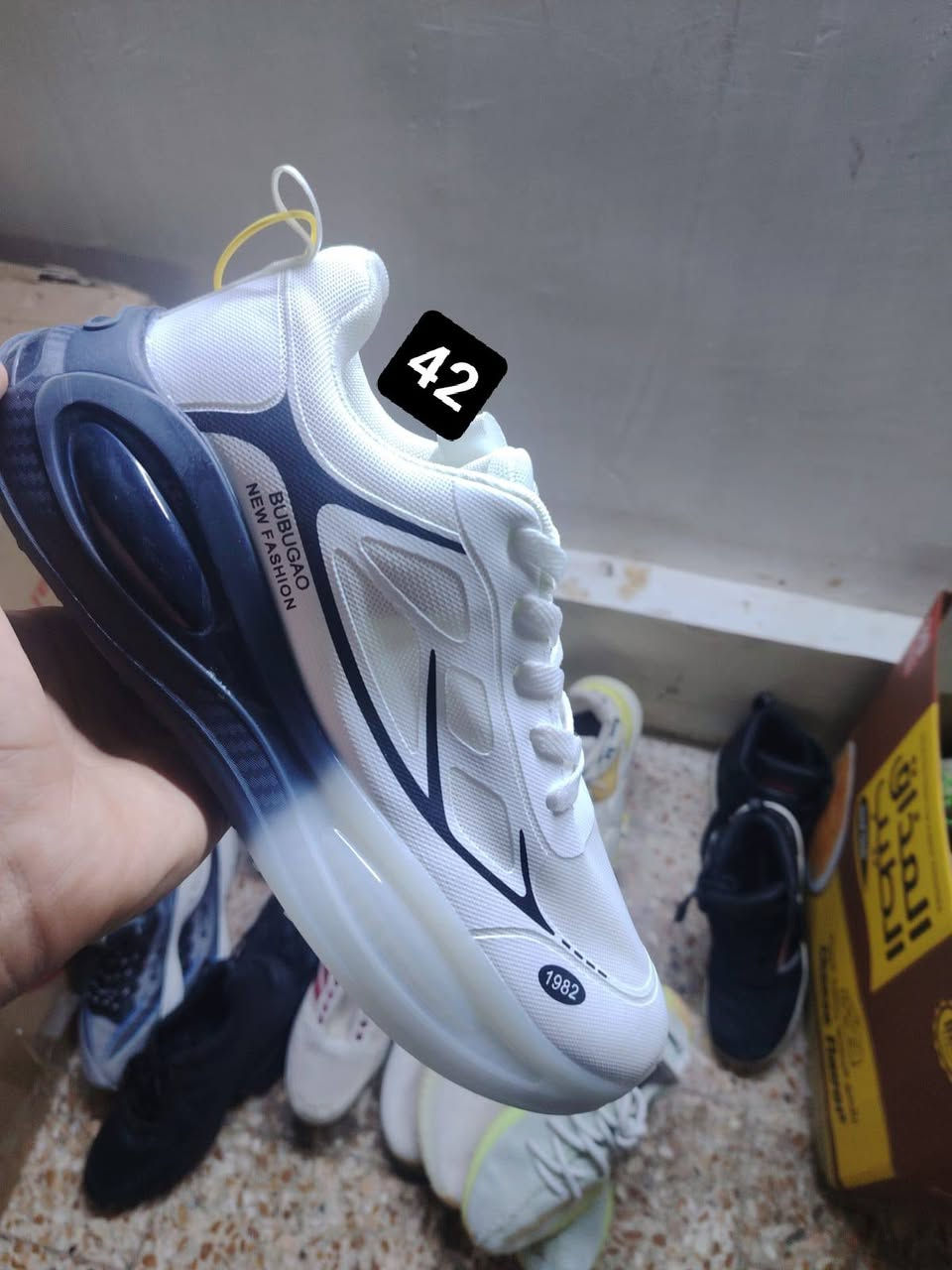 منشور خاص قياس 42متوفر كل قياسات 39ال45 سعر قطعه 15
يوجد توصيل جميع محافظات العراق 5الف 
رقم الهاتف ***********
