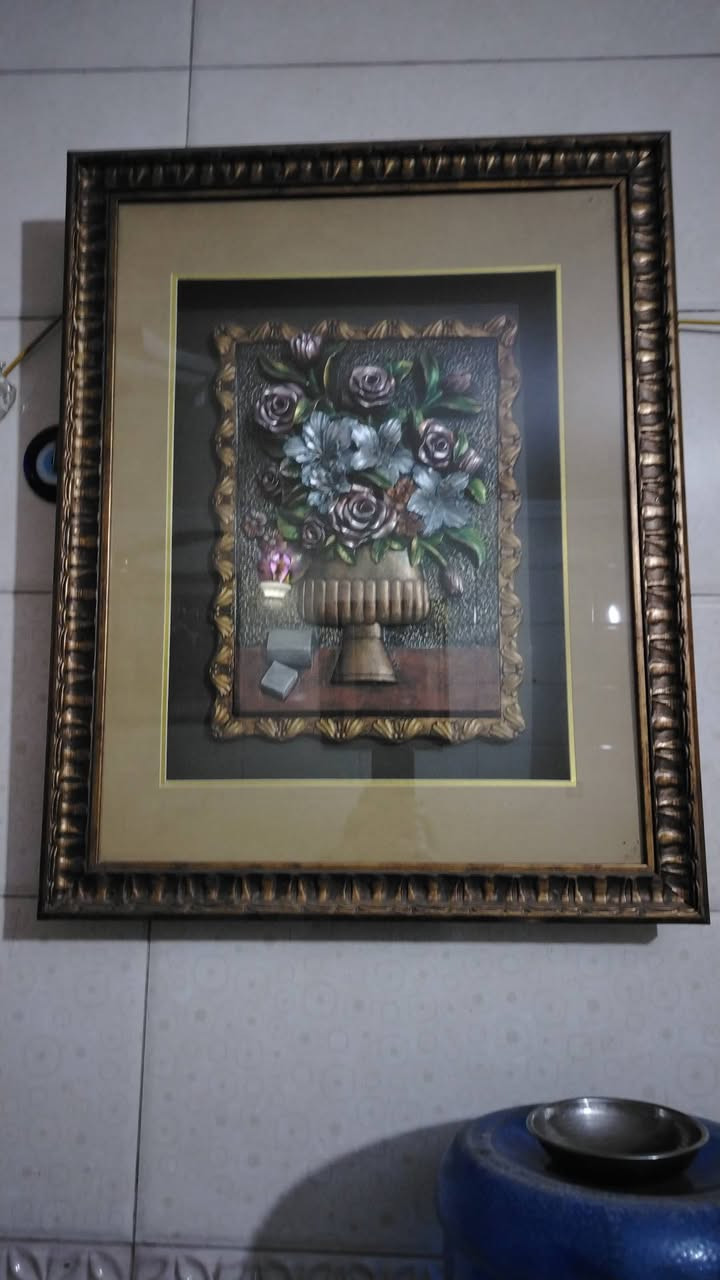 السلام عليكم غراض للبيع بغداد البنوك *********** الميز وطبله بلوط وسطيه و مرايا وكومديات جزامه نظيف جدا السعر مناسب وكومديات طبلات انتيكا السعر الوحده ٦٠ واذا اثنينهن ١٠٠ ولوحات صور اطارهن خشب
