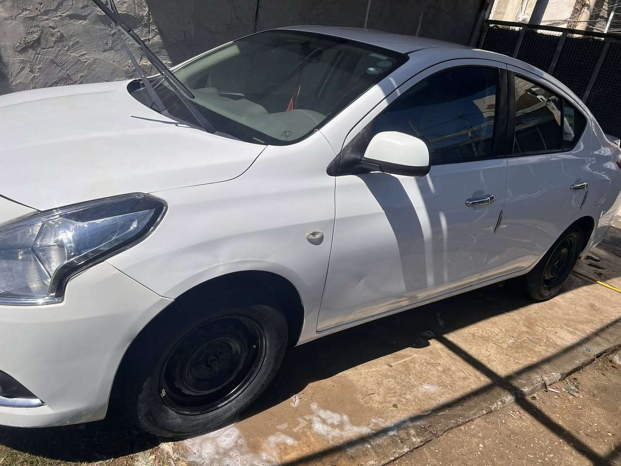 نيسان صني هندي 2020  ما بس قطر صبغ سنويه جديده كله جديد شركه ماشيه 94 كله كفاله كير محرك رقم أربيل 107 مكاني نجف ابو طالب *********** بس باردين موضح بصوره
