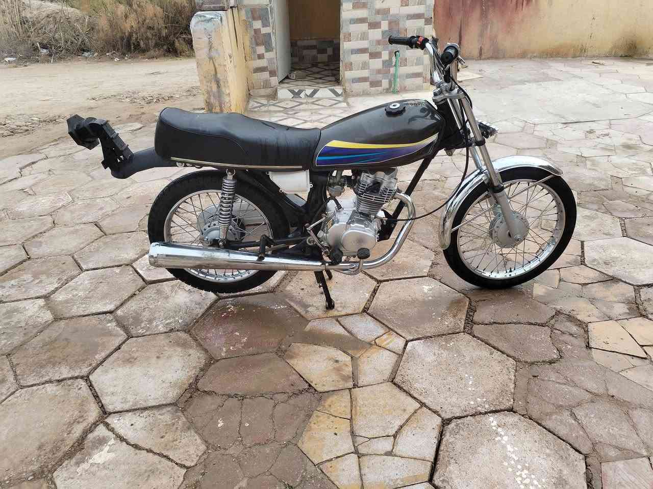 سلام عليكم دراجه للبيع شاصي 2015  اوراق كامله تعمير كل 26 مكينه مفتوحه فقط كازكيت كامله ما ناقص اي شيء سعر 650 وبيها مجال  مكاني شطره هذا الرقم ***********
