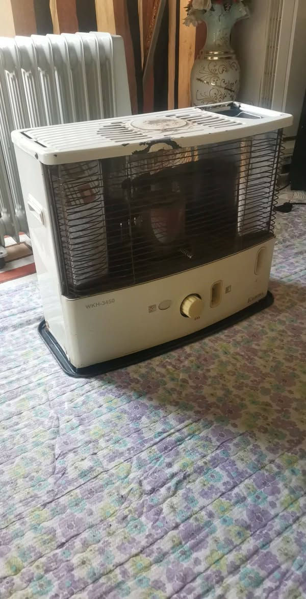 سلام عليكم صوبه نفطيه كيرونه الباب لاول انتيكه نضافه مثل ماواضح بصوره سعر 45 الشراي يتفضل خاص او يتصل ***********
