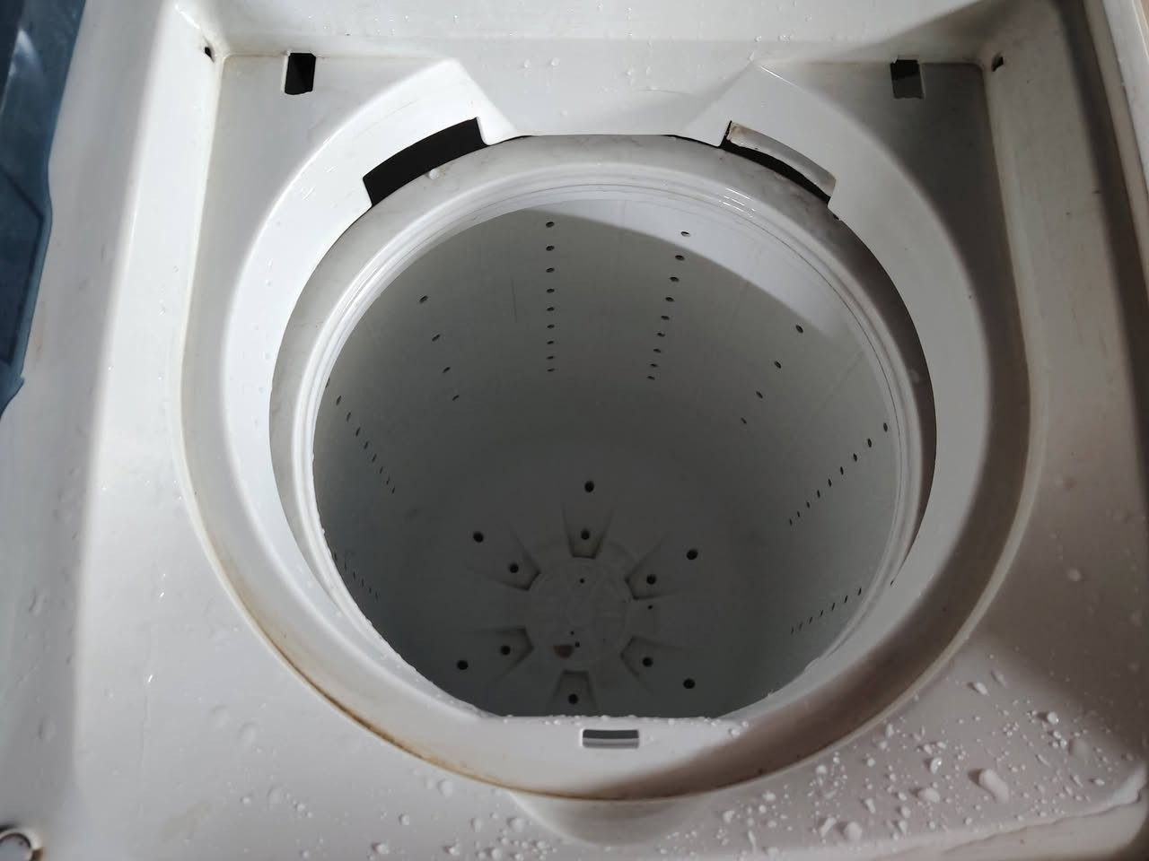 السلام عليكم اني هذا الغساله للبيع رقم الهاتف*********** ***********
