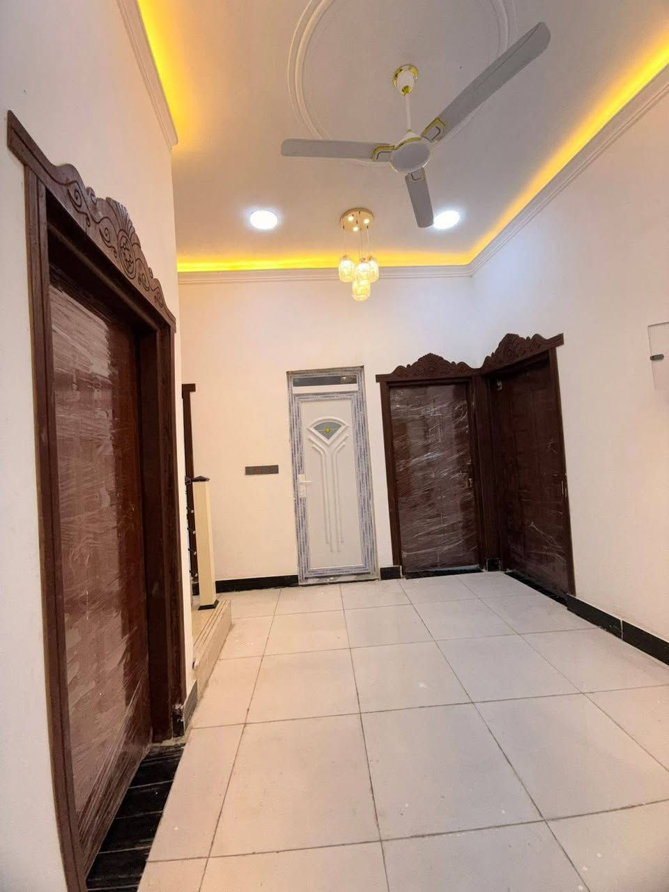 #اسعد_الله_أوقاتكم_بكل_خير👋⁉️
دار سكن للبيع ⛪️ بسعر بلاااش 

#المساحه :: 130 متر  بناء حديث بعده بل جيس

#يحتوي البيت على غرفتين نوم 
و ديوان 
و صاله 
و مطبخ 
و صحيات داخلي و خارجي و كراج سياره 
بيت كلش مرتب 

كافه الخدمات متوفره 

#جنس_العقار :: طابو صرف زراعي بأسم عراقي سند ٢٥ راعي لارض ساكن نفس المنطقه 

#العنوان ابو الخصيب  :: قرب المحكمه الجديده يبعد عن المحكمه مسافه قليله 
ثالث بيت عن تبليط 

#السعر 75 مليون و بي مجال 
#للاستفسار الاتصال على الهاتف 📞***********))📳
