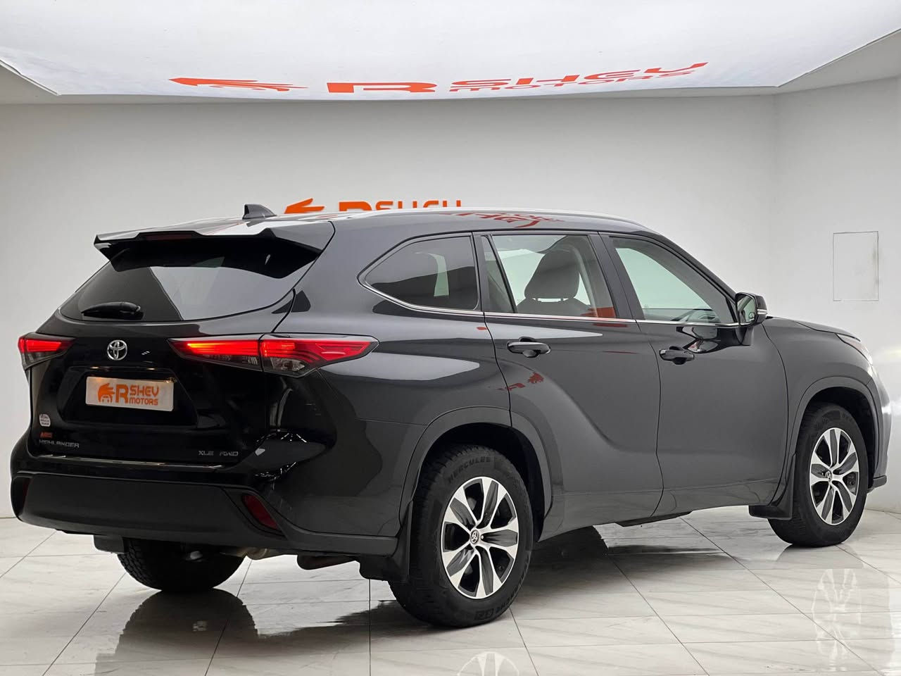 Toyota Highlander 2023
تويوتا هايلندر  ٢٠٢٣
مواصفات XLE فول مواصفات فتحة سقف

مكينة ٤ سلندر حجم ٢.٥ لتر تيربو 
 
ماشية 76,000 ميل  و بحالة جداً ممتازة 

السيارة بيها ٥ قطع صبغ حادث خفيف بدون دواخل و شواصي ايرباك سقف و ستيرن راجع سستم شركة  

السيارة رقم دهوك الدولي سنوية جديدة
مكفولة من كير و محرك و كهربائيات

و ب سعر(229$) ورقة و بيها مجال للطيبين

مكان السيارة

دهوك -معرض ارشف R-Shev
رقم51 من معارض التيرمينال 

***********
*********** دهوك, العراق
