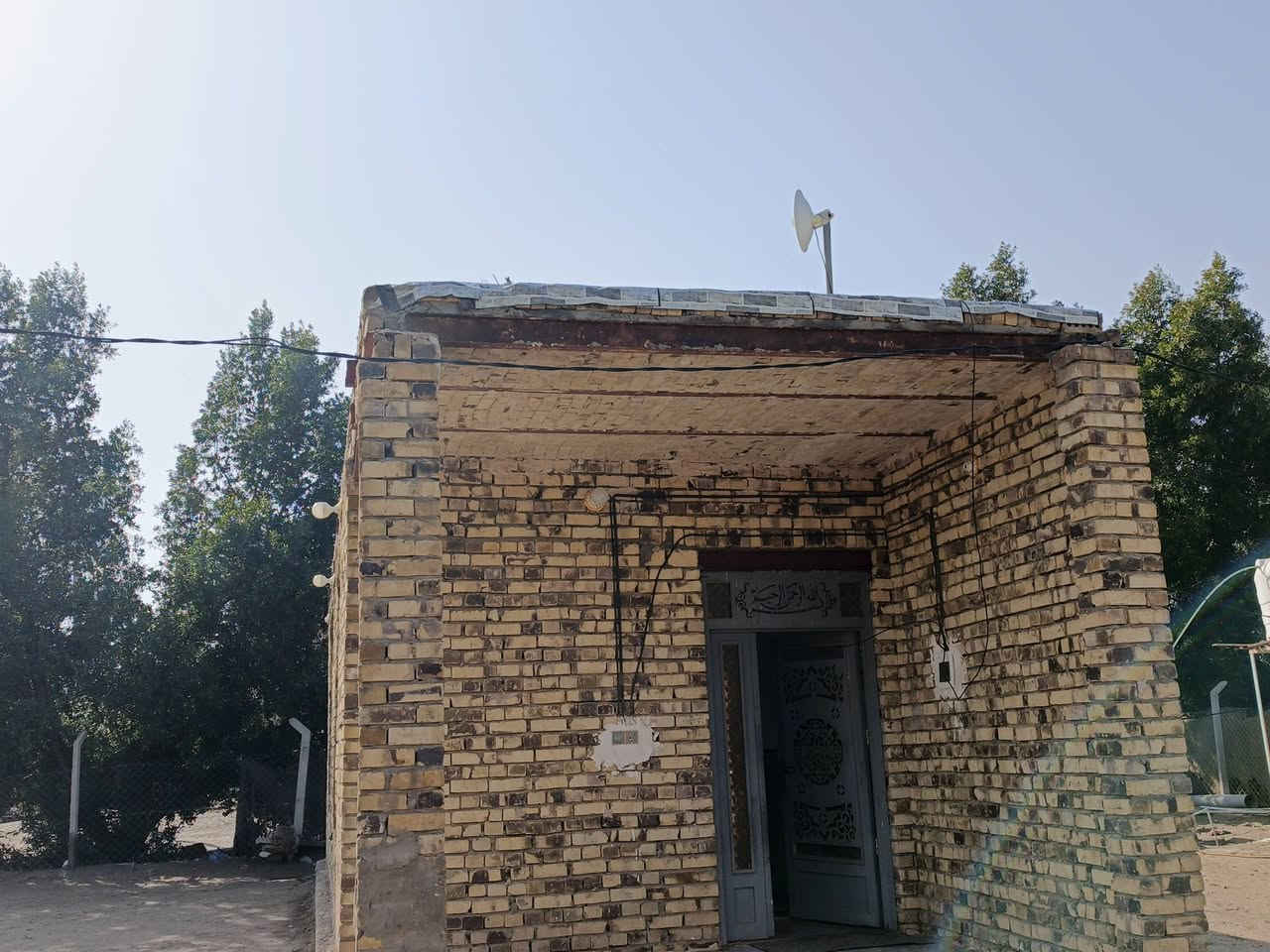 سلام عليكم ارض زراعيه البيع عقد 35 ناحية العباسيه منطقت الحيدري في الجفيره مساحة (16) دونم تحتوي على بيتين بيت الاول يحتوي ع اريع غرف نوم +صاله 9 متر+ مطبخ +صحيات داخليات وخارجيات + مضيف 12 متر + بيت ثاني يحتوي على غرفه + صاله + مطبغ وصحيات وبستان نخيل يحتوي 100 جميع الاون نخيل 

الاستفسار اتصال ع رقم ***********
