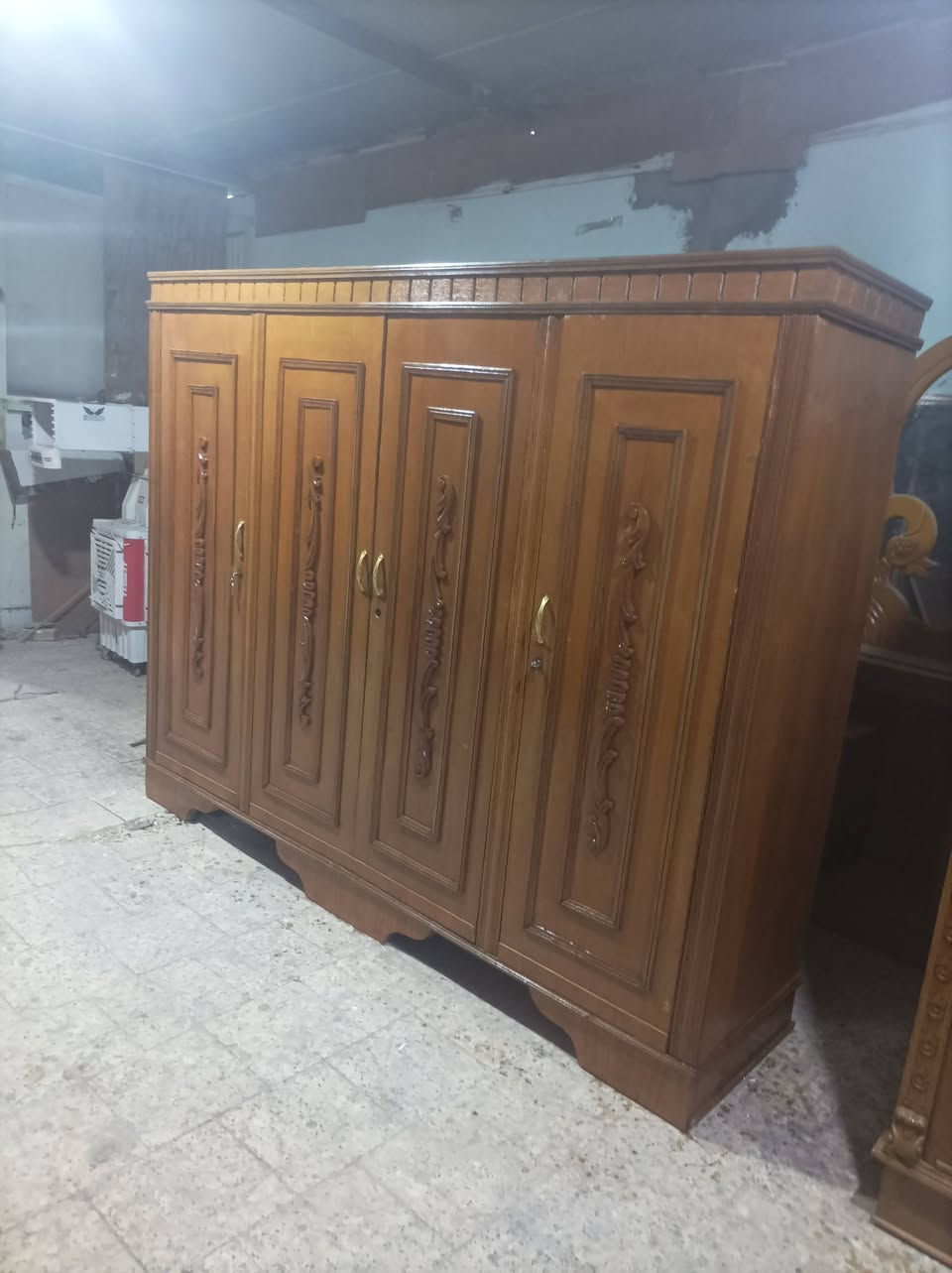 سلام عليكم يتوفر كناتير كلمن وسعره نجف حي ميسان بشريط قرب حلويات بابا روم محل الكعبي ***********
