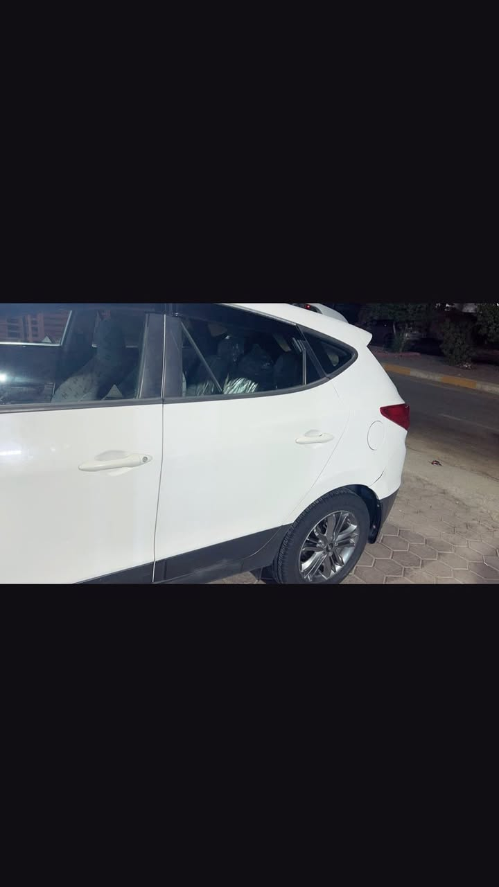 السلام عليكم 

توكسان ٢٠١٦ خليجي  للبيع السونار داخل المنشور 

سيارة عائلية وعملية واقتصادية مال بيت  كير مكينة وكل شي كفاله بيها طخات بسيطة كلش مكينة ٢٠٠٠ دوش ماشية ١٦٨ شاشة فتحة سقف (بانوراما) إشاره بالمري تخم تاير جديد سياره كلش نظيف 
المكان بغداد 
السعر ١٧٥ 
للاستفسار ***********
