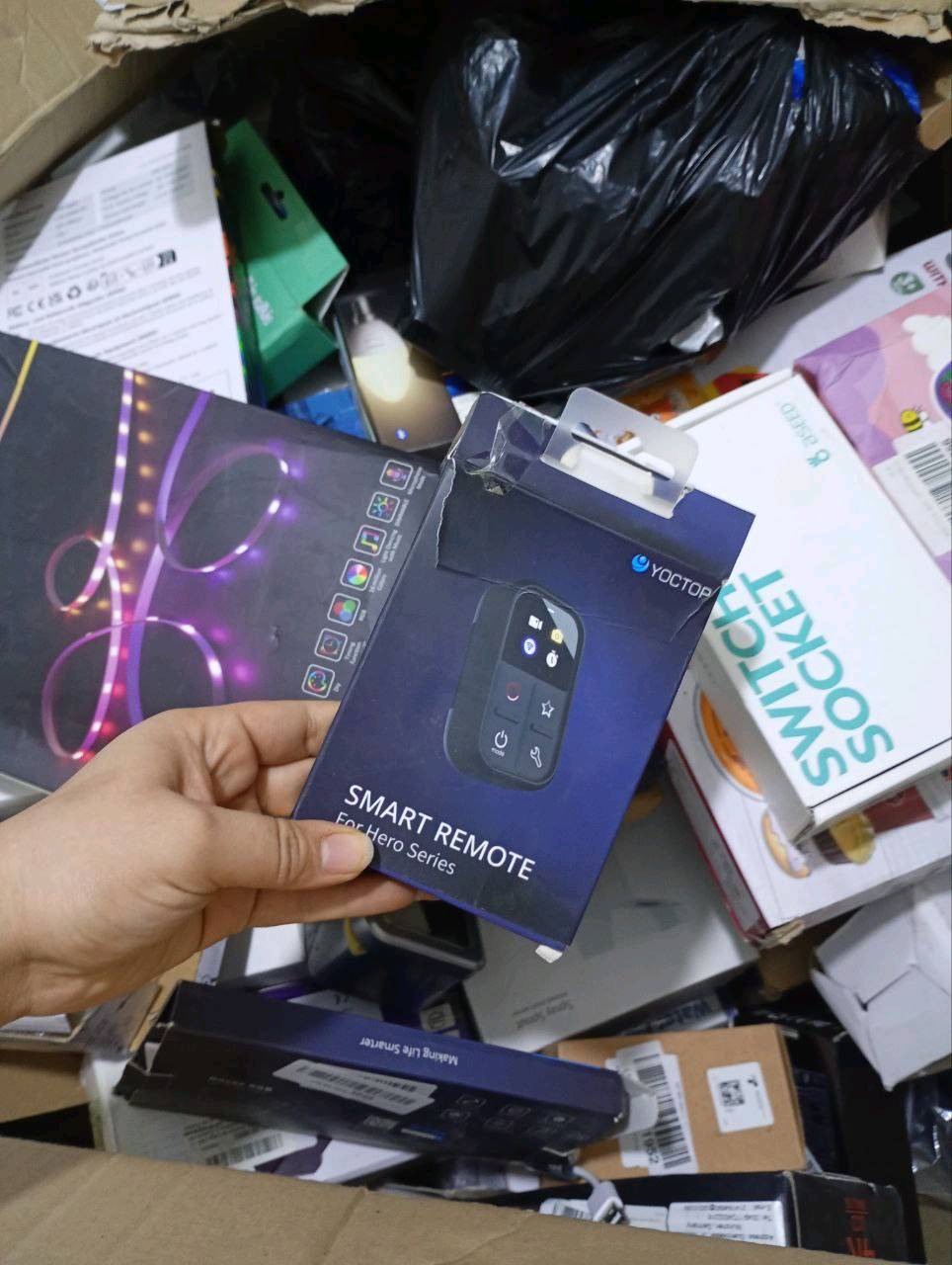 كارتون امزون مختلط الكتروني ومنزلي العدد فوك ال ٢٠٠ قطعة تجي شرط الفحص 

درون/ شسوارات / ساعات / سماعات / مكانس كهربائية / نشرات / العاب / راوترات شنو بالكم متوفر بيها 

السعر مليون و ٩٠٠ الف قفل


ملاحظة الجوة خشن والفوك ناعم 👍





يتوفر توصيل بغداد مجاني