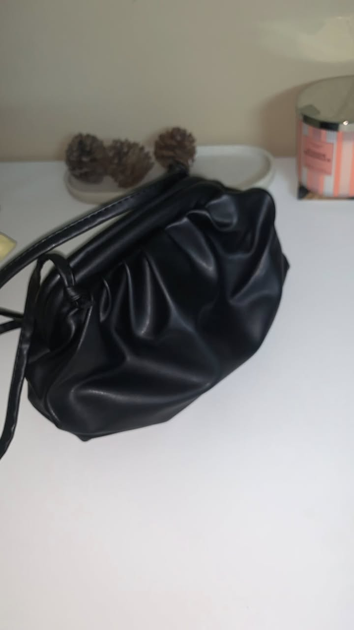 بنات هذني قطع غير مستخدمه للبيع بأسعار مناسبه مع ضمان الفحص بوجود المندوب الاحذيه قياس ٣٩ سعرهم ١٥ الزوج والجنط نفس السعر الي حابه تشتريهم تكتب تعليق


**إذا كنت صاحب هذا الإعلان وتريد حذفه لأي سبب، رجاءا أرسل رسالة إلى الدعم الفني**