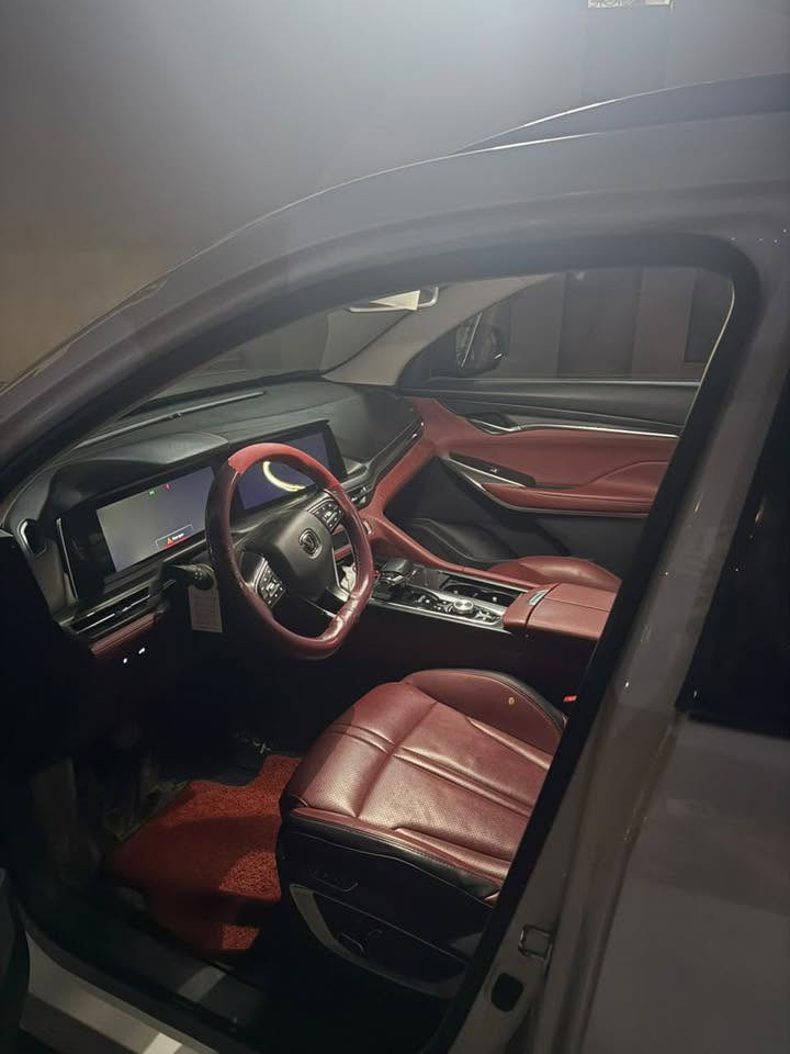 شانجان Cs75 plus  2022
داخل احمر و سقف بانوراما كشنات تبريد تدفئه 
ماشيه ١٠٠ كيلو ضمان شركة بخيت  كل صيانها لحد هاي لحظه بشركه  كلشي مابيها لا صبغ لا بارد لا تبديل سعره ١٦٥$ عنوان كركوك و بيها ورقه بانزين ***********

