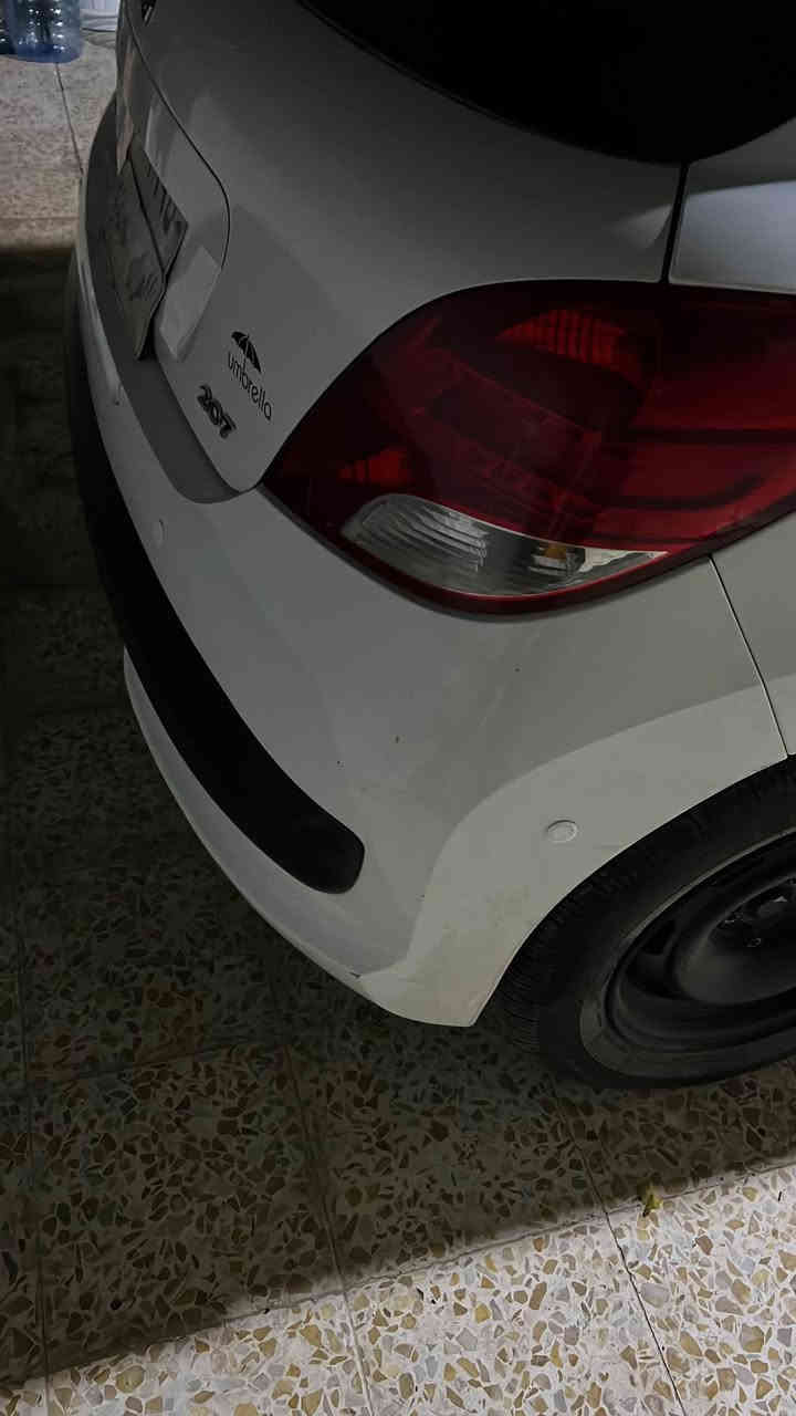 مكفول من الضرر والتبديل والصبغ عدا تكحيل بسيط ورصعات بسيطة جداً ماشية 191 ألف كلشي على وضع البلاد 
السعر 6900$ مجال بسيط 
الاتصال على *********** كركوك, العراق
