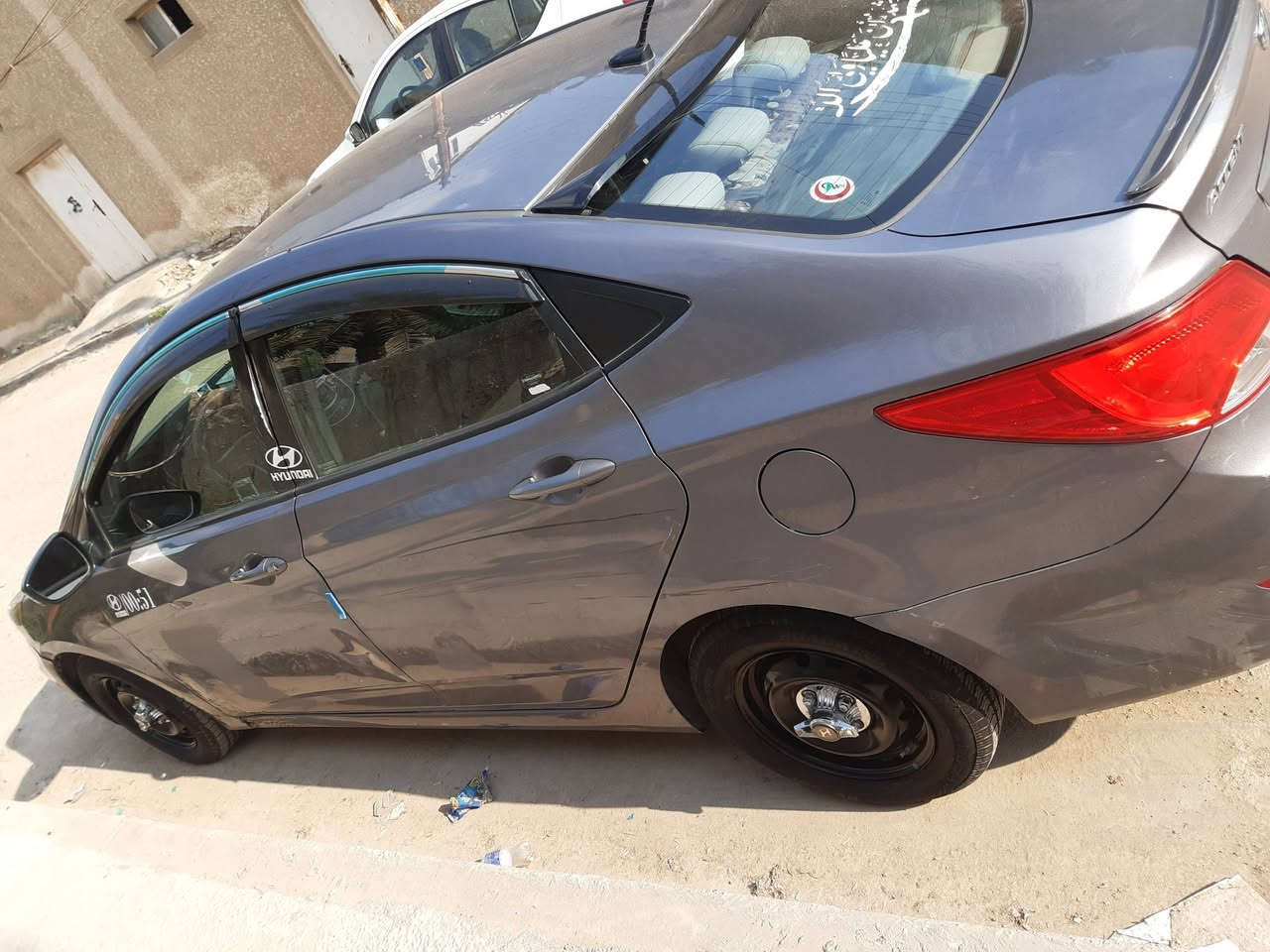 للبيع هونداي أكسنت ٢٠١٧
رقم بغداد الدولي الجديد
سنويه جديده بأسمي 
محرك 1600 GDI
كير اوتوماتيك AT  
تخم تاير نظيف 
باتري جديد 
تبريد ممتاز جداً
تدفئه ممتازه 
داخل رصاصي نظيف
ضربتها من امريكا بابين عكس السايق واحد مبدل وثاني مصلح 
السعر ٨٥ ورقه وبيها مجال بسيط 
مكاني الشعب
***********
