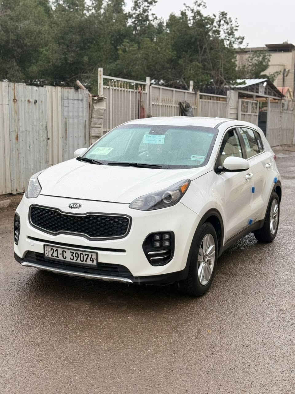 للبيع كيا سبورتج موديل 2017 لون ابيض حادث السياره بنيد بدون دواخل ولباقي لا صبغ  ولا شخوط ولا تكحيل ولا تبديل بشرط السونار شواصي ولغود مكفولات كير ومحرك 2400 رقم شمالي الدولي الجديد ب اسمي تريد تحويل وكاله ثاني يوم هزه وفحص جديده سنويه جديده  يعني سياره ما عوزها مصرف ربع دينار جاهزه تخم تايرات جديد صدر جديد سياره مال بيت ع ايدي وما بيها نقص جاهزه داخل لونين بيجي واسود شاشه كبيره وكامره فول تحكم ستيرن كشنات تتفئه فورويل سبايدرات بلاديه جهتين كروز مثبت السرعه مانع الانزلاق قطعتين تبريد مركزي منفصل نضام صعود ونزول منحدرات مود درايف ثلاثه انضمه قياده سبورت وسمارت وايكو اقتصاد البانزين وبعد بيها مواصفات اكثر / مكان السيارة بغداد-الرصافه  للاستفسار الاتصال على الرقم***********وبيه واتساب#السعر_148مجال بسيط
