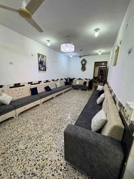 السلام عليكم
دار للبيع المساحة ١٦٥ م.
يحتوي/ استقبال +مطبخ+ صالة+غرفتين نوم (نضام سويت) 
الطابق الثاني / اربع غرف نوم (نضام سويت)+بيتونة +سطحين
الموقع / الشعلة الدوانم شارع حسينية الامام الحسن المجتبى
السعر 165 مليون قابل للتفاوض

للاستفسار

***********
***********
