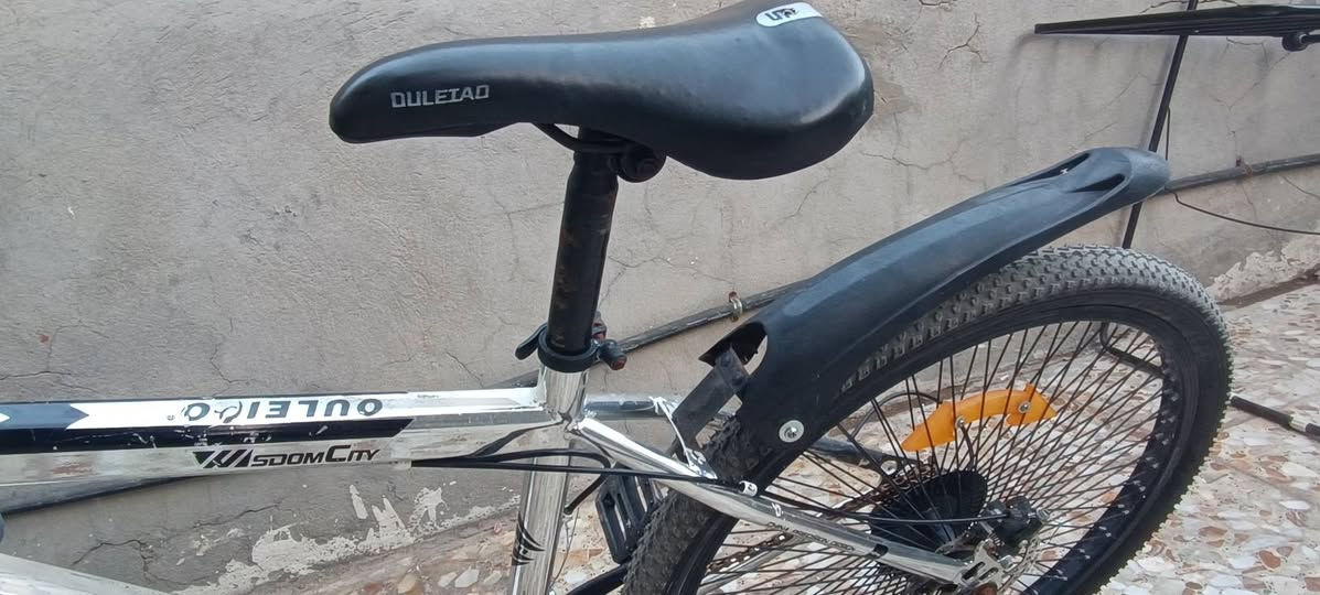 بايسكل للبيع حجم 26  جبلي 

لون نيكل مميز 
تايرات امامي وخلفي جدد اليوم شادهن 

للبيع السعر 75 الف 
العنوان حله


**إذا كنت صاحب هذا الإعلان وتريد حذفه لأي سبب، رجاءا أرسل رسالة إلى الدعم الفني**