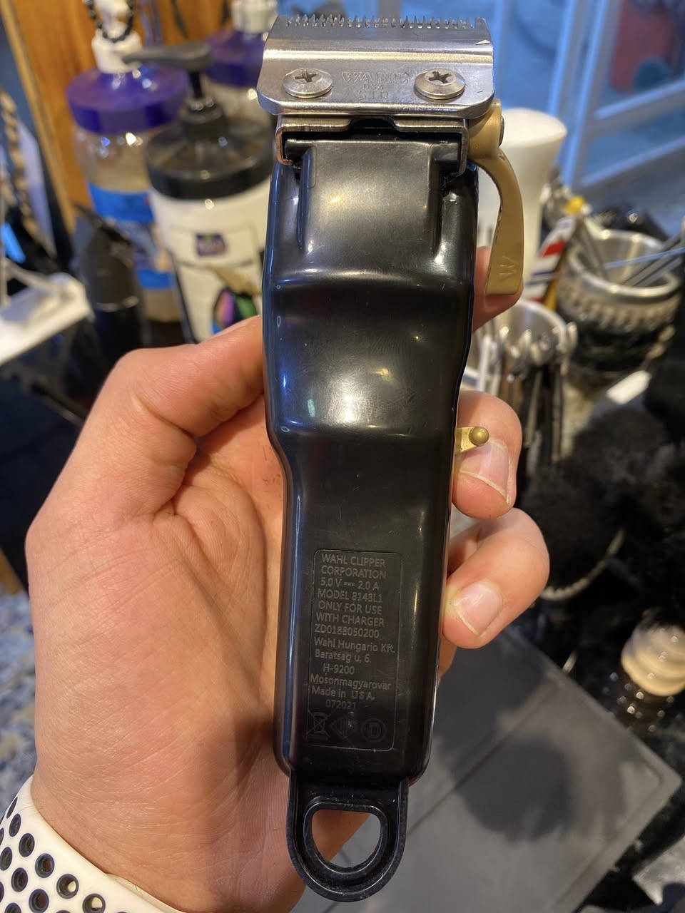 السلام عليكم مكاين ول عدد 3
اصليات امريكي غراضهن كلهن كاملات 2شواحن ومشاطتهن كاملات عوزهن بس بطريات يشحنن ويشتغلن مابيهن شي بس يفقدن شحن ساعتين هيج لي يردهن شلع ب130الف ماكو هيج سعر (***********)
