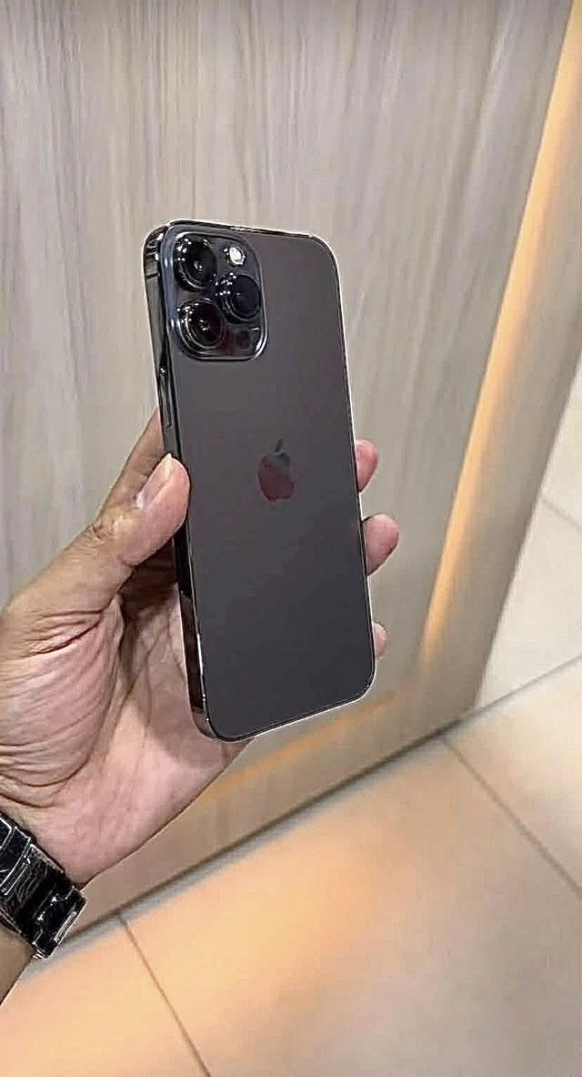 13 برو ماكس ذاكرة 512  بطارية 87 بلاد شرط الفحص كامل ملحقاتة كارتون كڤر 17 برو ماكس ولزگه اصليه الجهاز مكفول فقط عدسه واسعه اللي ولا واحد بالعالم يستعملها ما تشتغل الباقي فول مكاني نجف مقابل قرية الغدير ***********
