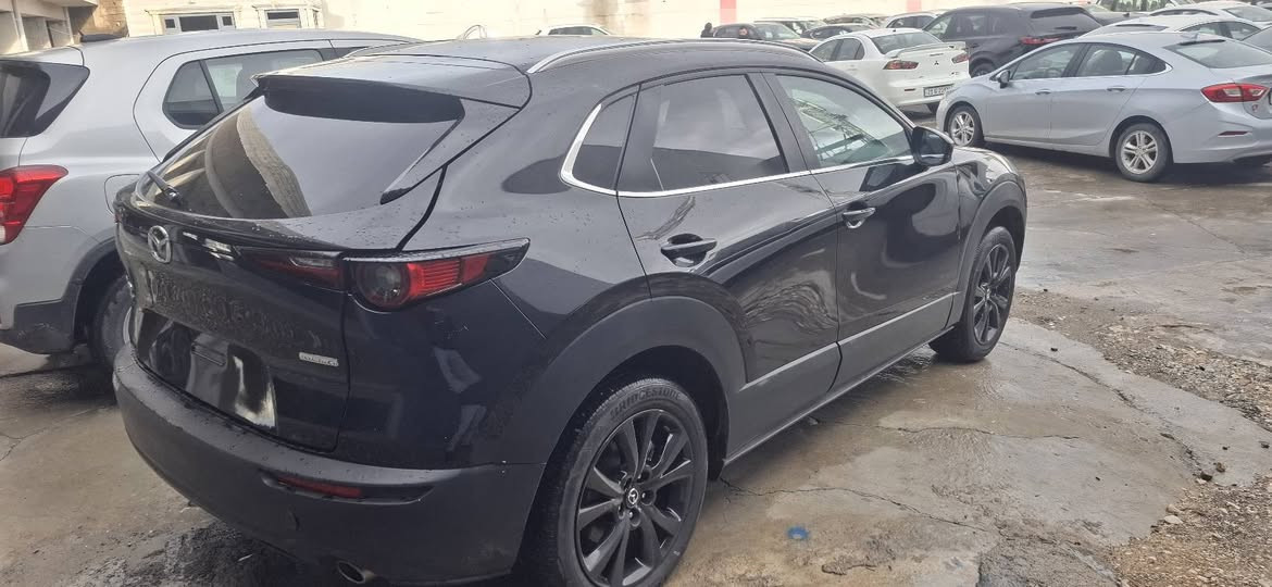 Mazda cx30 2024 
مواسەفاتی سلێکتە
بۆنیت و چەمەلەخ و دەرگایەکی بۆیاخە لەگەل سەقفەکەی بە بێ وەرگەران سەقفەکەی لەسەر قوپاوی بۆیاخ کراوە کەمێک ناوگرتنی هەیە 
٢٦ هەزار مایل ڕۆشتووە 
بەشەرتی ڕەقەم
125 گەڵاو مەجال
*********** السليمانية, العراق
