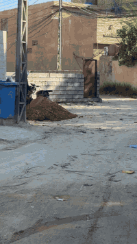 السلام عليكم  قطعه مساحه 93  واجهيه 7ونص والباقي نزال تبعد عن الامام الحر 30متره   تواصل ***********
***********
