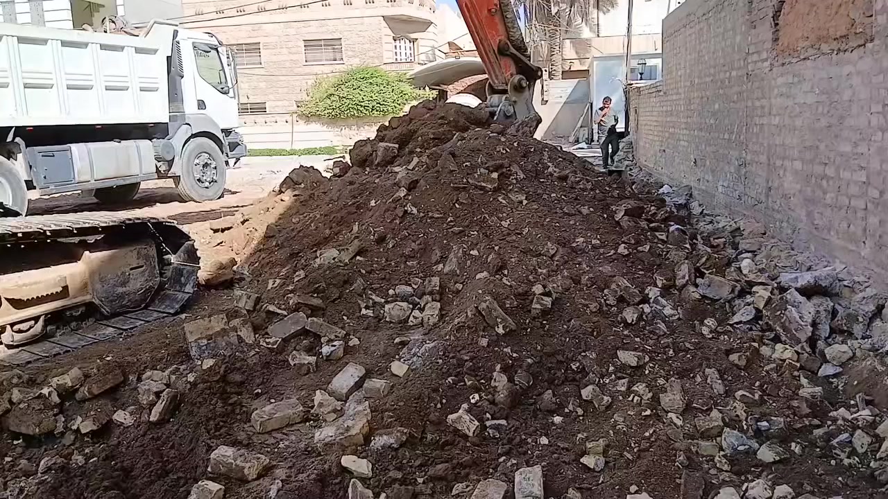 تفليش البيوت هدم الدور  تفليش الدور والبنايات في اي مكان بغداد *********** وقطع البيوت المشتركة وحفر الجفره  أنسب الاسعار هدم المباني ورفع الأنقاض
