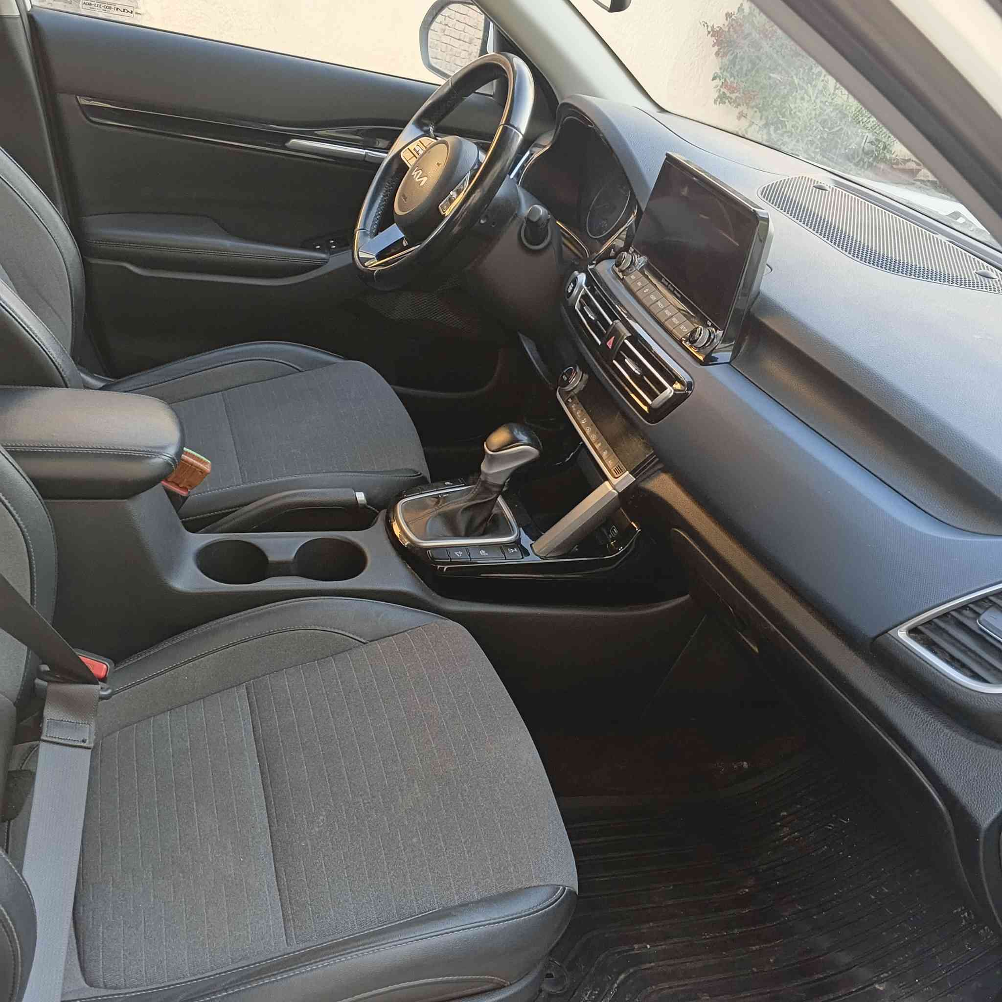 السلام عليكم كيا سيلتوز
مديل 22

وارد امريكي حادث جاملخ بدون ارباك 

ماشيه 60الف 

السعر 150 وبيهه مجال للشراي 

*********** مكاني نجف
