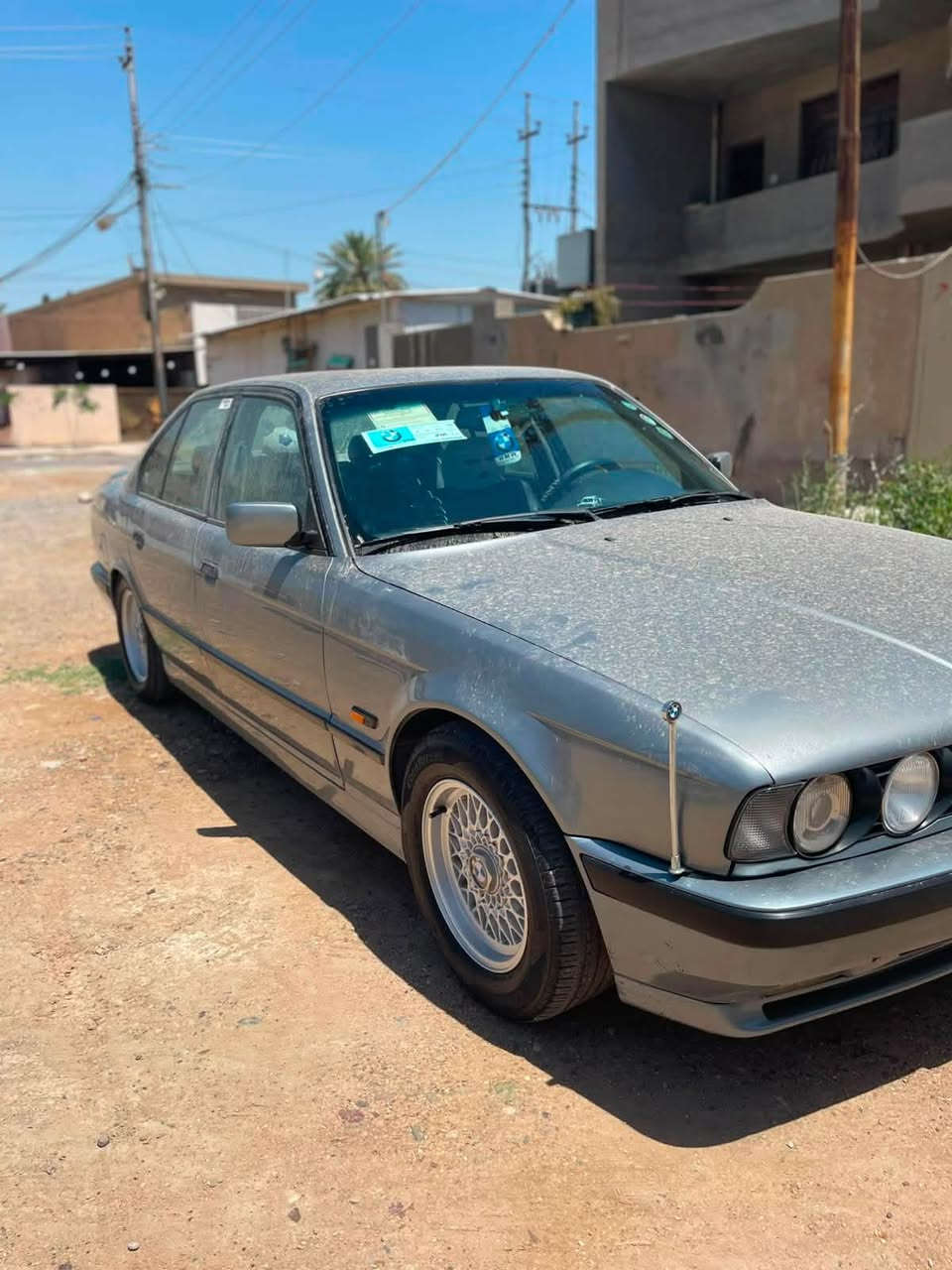 السلام عليكم بي ام525 موديل 93 مسكر فانوص تبريد شغال ومابيهه اي نقص السياره استخدام قليل رقم نينوى السياره نظيفه ومثل ماموضحه بالصور السعر 73 وبيها مجال للاستفسار ***********  مكاني الشعب
