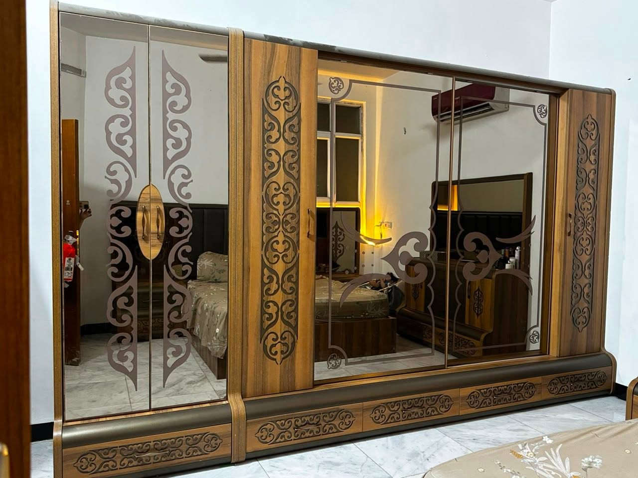 السلام عليكم
غرفة نوم للبيع تحتوي ع تسع قطع 
نظيفة وقوية جدا
للاستفسار والسعر ع واتساب. 
***********
المكان كربلاء
