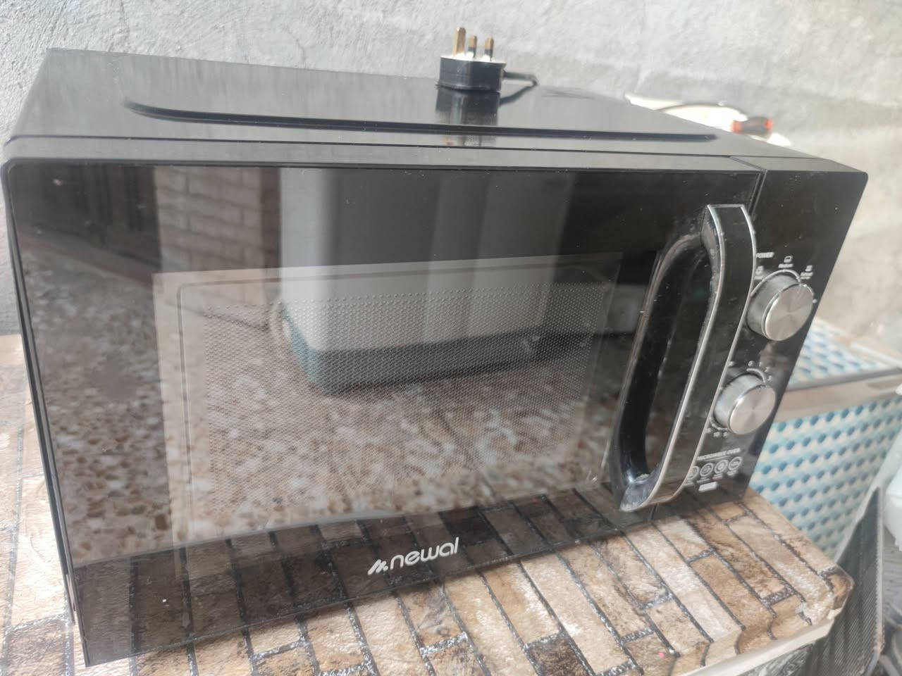 مايكروويف من ماركة Newal بحالة جيدة ونظيف، يعمل بشكل ممتاز.
تحكم سهل بمقبضين (القوة والوقت)
مناسب لتسخين الطعام وفك التجميد
حجمه مناسب للمطبخ أو المكتب
📍 الحالة: مستعمل استعمال خفيف
للطلب مراسلة الصفحة


**إذا كنت صاحب هذا الإعلان وتريد حذفه لأي سبب، رجاءا أرسل رسالة إلى الدعم الفني**
