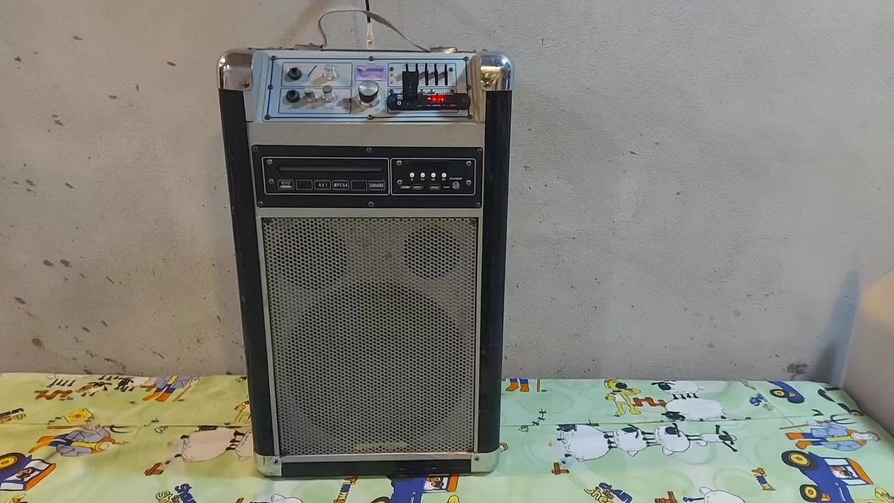 بۆفرۆشتن
میمۆریە
فلاشە
بلوتۆزە
مایکی لەگەڵدادیە
ڕادوێنە
شەحنی تاحەوت سەعات ئیش دەکات
***********
