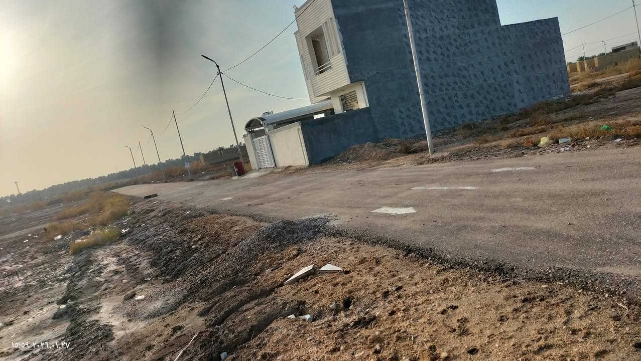 السلام عليك توجد لديه قطعه للبيع للبيع المساحه 200متر الواجهة 10ونزال 20 خدمات كامله ماء كهرباء ونادره اليليه وتبليط شوارع مركز صحي صيدليه أسواق المكان بابل حله ورديه داخل يم علي ابن الحسن المثنى تبعد عن المركز 5دقايق وعليه خط كيات تقسيم جديد وبيه بناء السعر امناسب ويوجد معمل غاز يمه الاستفسار اكثر الاتصال على الرقم *********** طابو سند 25 تحويل مباشر بسم المشتري
