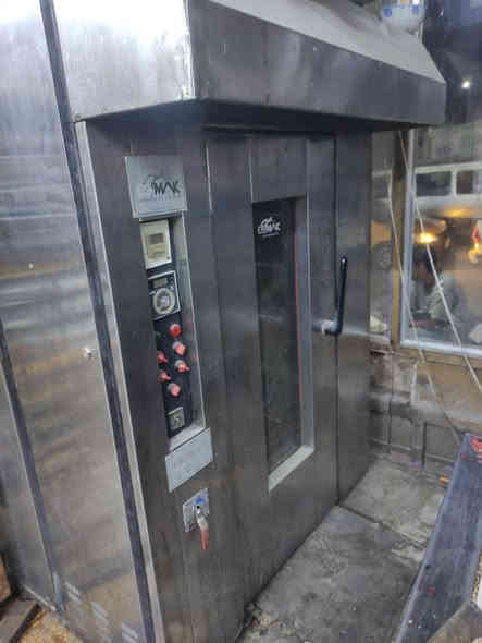 السلام عليكم فرن دوار حجم 40×60 
☑️في حاله ممتازة نضيف جداً  للبيع
☑️بسعر مناسب 
العنوان بغداد الشعله
السعر و التفاصيل على الرقم *********** واتساب موجود
