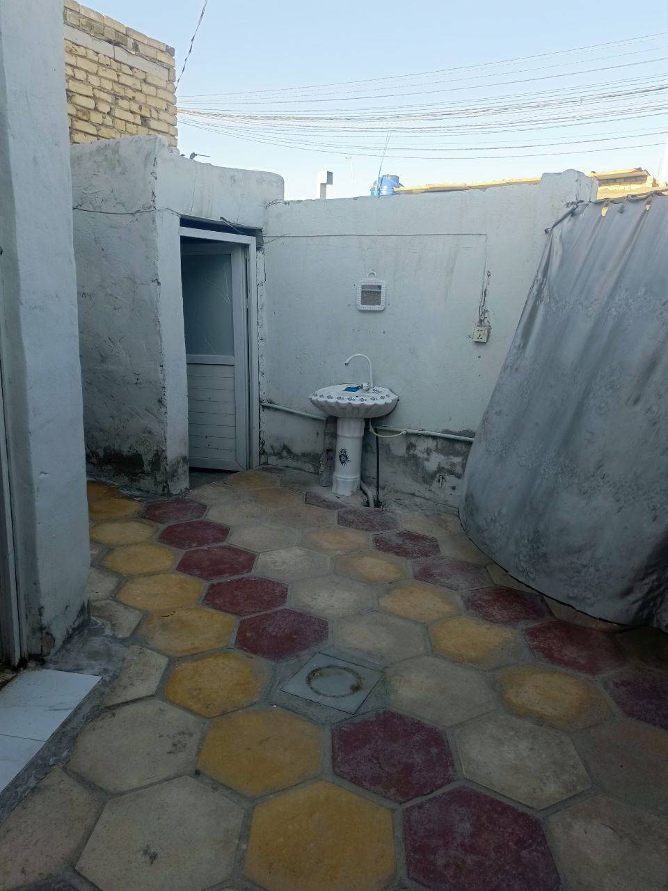 السلام عليكم 
دار 100 متر للبيع الاساس صب بناء بلوك سقف عكاده يحتوي على غرفه او صاله او مطبخ واستقبال او صحيات داخليه او خارجيه 
السعر (32)مليون او بي مجال
 العنوان: النجف الاشرف / شار ع المعمل  /فرع مخبز الشاكرين
للاستفسار 
***********
***********
