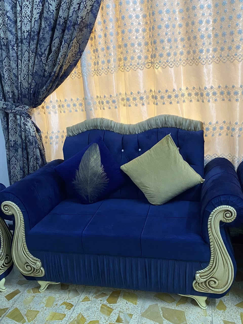 تخم عشر مقاعد للبيع *********** صار شهرين من سويته ب ٦٠٠ للبيع ٥٥٠ وبي مجال وياه كوشات وطبله وسطيه شغل عراقي تازة مكاني الصالحية
