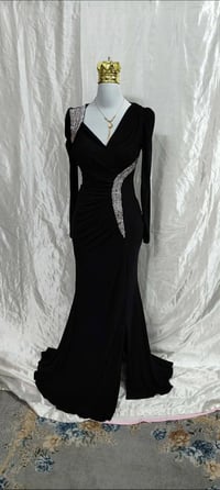 فساتين حفلات • جدد • توصيل لجميع المحافظات