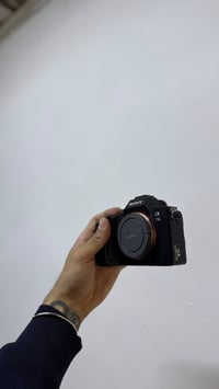 سوني A7III • جسم وبطارية • شاتر 65k