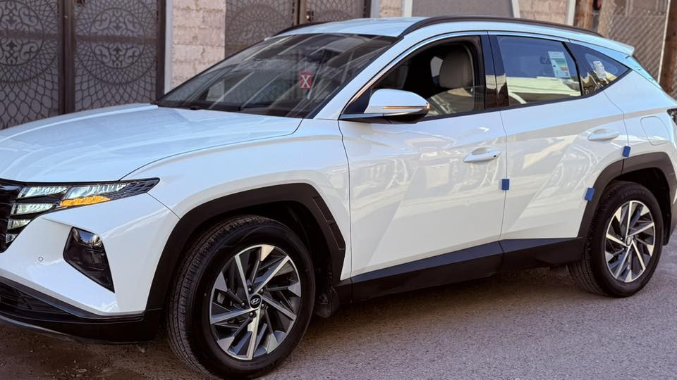 توسان ٢٠٢٣ كفاله زيرو ((ماشيه ٢١ الف))
واردخليجي ، ،اللون ابيض، رقم بغداد محرك 2000،  جديده فول مواصفات عدى البانوراما 
1- كراسي كهربائي
2- حساسات امامية خلفية
3 - بصمة تشغيل عن بعد
4 - ويل كروم 
5 - اشاير بالمري
6 - دخول ذكي
7 - هاند بريك بصمة
8 - ثلاث انظمة قيادة ايكو سبورت نورمال 
9 - شاشة ايباد
10 - شاحن واير ليس مع منافذ USP إماميه و خلفية
11 - قطعتين تبريد 
12 - تحكمات ستيرن جهتين
13 - كأمرة دوار
14 - بردات خلفي
15 - الجام اوتو 
16 - مثبت سرعة
17- مري شفط
18 - لايتات دوارة امامية فول LED
19 - زنون لد امامي خلفي

السعر ٢١٦ وبيها مجال بسيط
رقم بغداد انكليزي بسمي 
حي الاعلام بغداد ‭
‏‭٠٧٧٣ ٥٤٢ ٢٩٧٧‬
