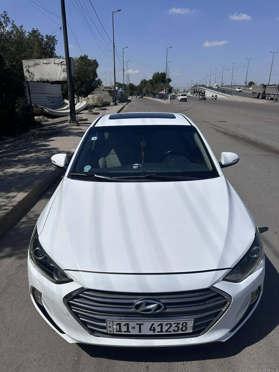 للبيع | هيونداي النترا 2017 خليجي بغداد
سيارة نظيفة جداً وجاهزة للاستخدام اليومي، استعمال شخصي واهتمام مستمر.

🔹 المواصفات:
• موديل: 2017 (خليجي)
• محرك: 2000 دوش (مبدل رواجز)
• ناقل حركة: أوتوماتيك
• اللون: [ابيض]
• المسافة المقطوعة: [ً139،169 كم]

🔹 المميزات:
• فتحة سقف 🌤️
• صدر أمامي وخلفي جديد بالكامل
• صرفية وقود اقتصادية
• مكيف بارد ❄️
• شاشة / كاميرا خلفية 
•اشاير بالمري
•داخل صاج

🔹 الملاحظات:
• صبغ باب خلف السايق + الجامِلِغ اللي خلفه نضربت عندي وصلحتهن وصبغتهن بدون دواخل

• السيارة متصرف عليها تقريباً ربع دينار 💰

💰 السعر: ( 127 ) قابل للتفاوض بالمعقول
📍 الموقع: [بغداد / البياع - تقاطع درويش ]

📞 للتواصل: ***********
