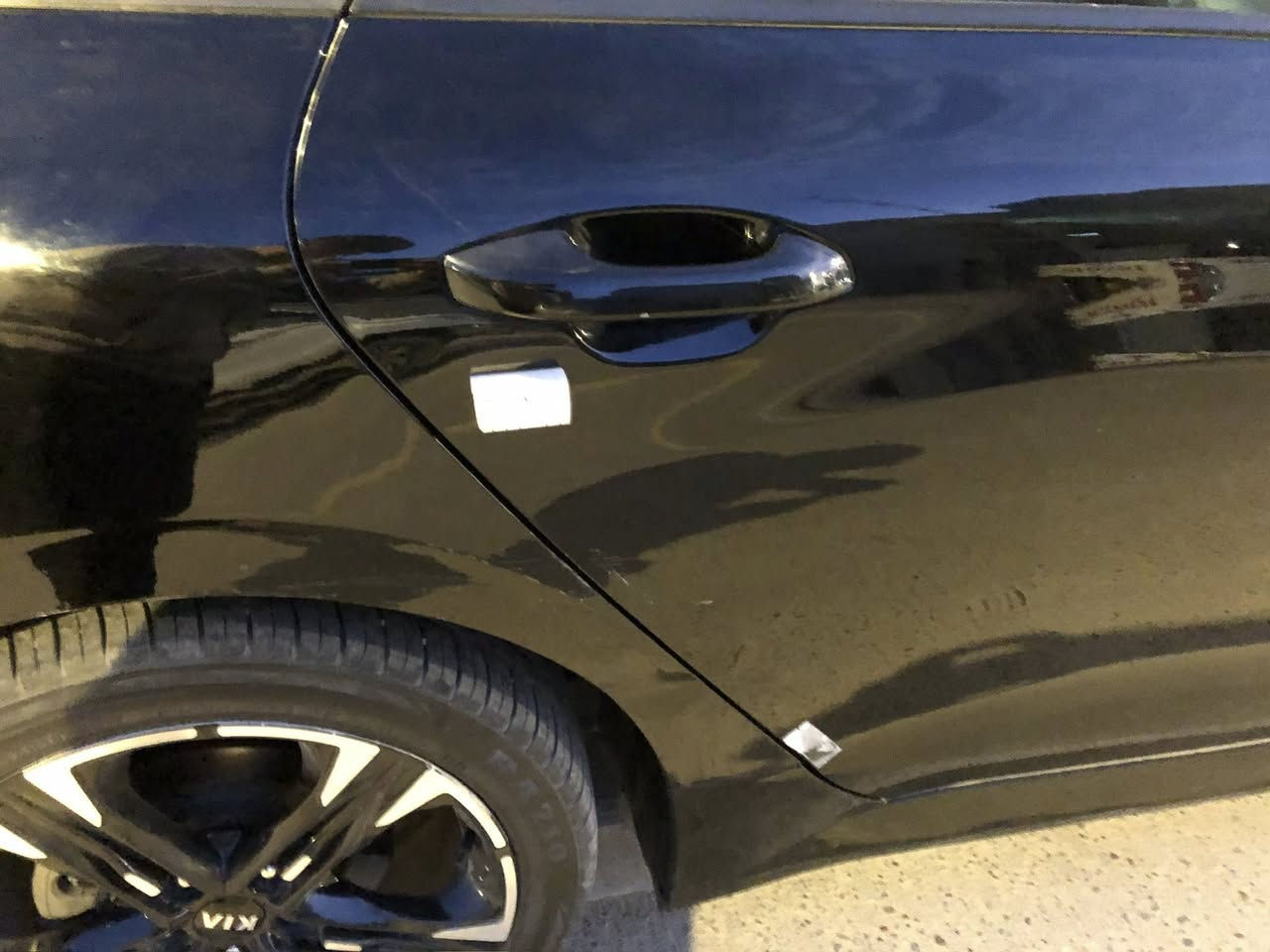 السلام عليكم 
Kia.   K5
موديل
2021
ماشيه 80الف
اللون اسود
مواصفات
شاشه 
كامره
لايت عدسات
بصمه
رادار امامي
رادار خلفي
رادار جانبي
لد امامي خلفي
حساس امامي خلفي
ويل كب
توقف ذاتي 
قياده ذاتيه
تنبيه خروج عن المسار
تحديد مسار 
فول تحكم ستيرن
داخل  اسود
تبريد شاشه بيانو لمس
ترحيب عند الاقتراب
صندوق ذكي
تشغيل عن بعد
محرك1600✈️
صور الحادث بالمنشور فقط جاملغ امامي ايسر وه ربع البنيد
بجم امامي خلفي كبس
الحادث سطحي 
بدون اي دواخل شاصي اللغد والكير والمحرك كلهن مكفولات 
ايرباك برده فقط
صور امريكا بالمنشور
للاستفسار***********
الموقع البصره مناوي باشا قرب شركت رينو
السعر 174$ وبيها مجال
رقم اربيل الدولي تحويل وكاله مضمون
