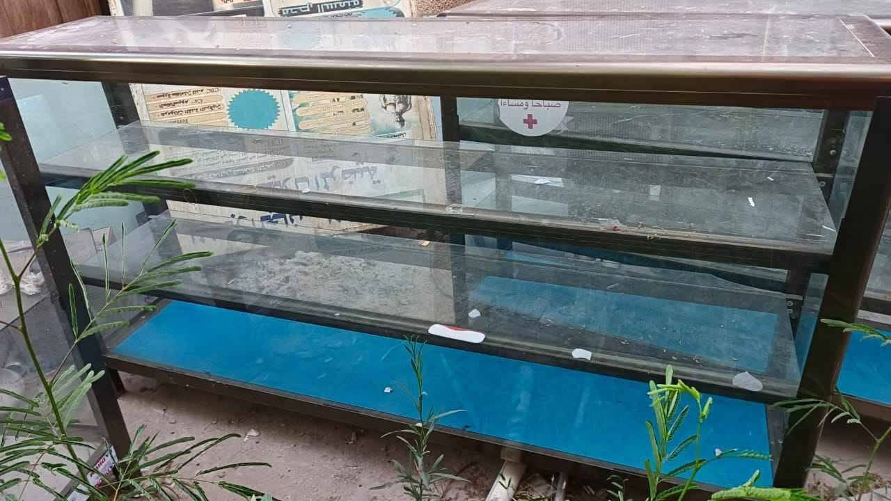 اثاث صيدلية مستعمل وبحالة جيدة مكون من 
عدد 6 دواليب المنيوم 
عدد 2 فاترينات المنيوم 
عدد 2 تعاليك 
للاستفسار اتصل على الرقم 
***********
السعر على الخاص
العنوان : الغزالية بغداد, العراق

