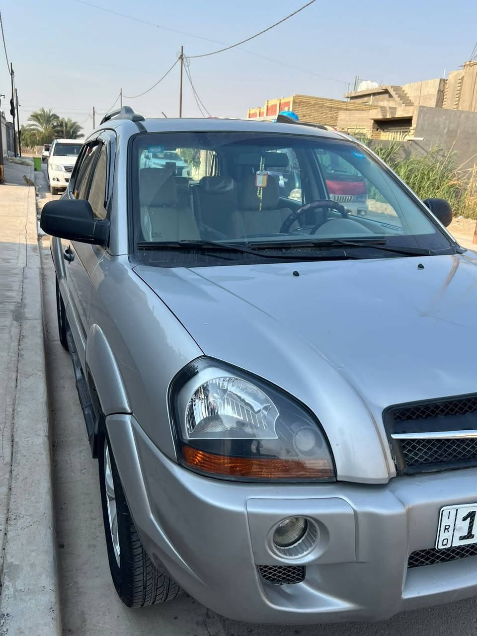 السلام عليكم
هونداي توسان 2009 خليجي 

بيها باب السايق صبغ والباقي مكفول 

رقم بغداد دولي مشروع وطني تحويل ثاني يوم

المواصفات: فتحة سقف / بلوجكتر / كير اوتو 

ماشيه 184 الف كم / 5ويل كب / AUX 

محرك 2000 دوش 

المكان..واسط..الحفريه ……… السعر 120 وبيها مجال 

للتواصل والاستفسار ***********//***********
