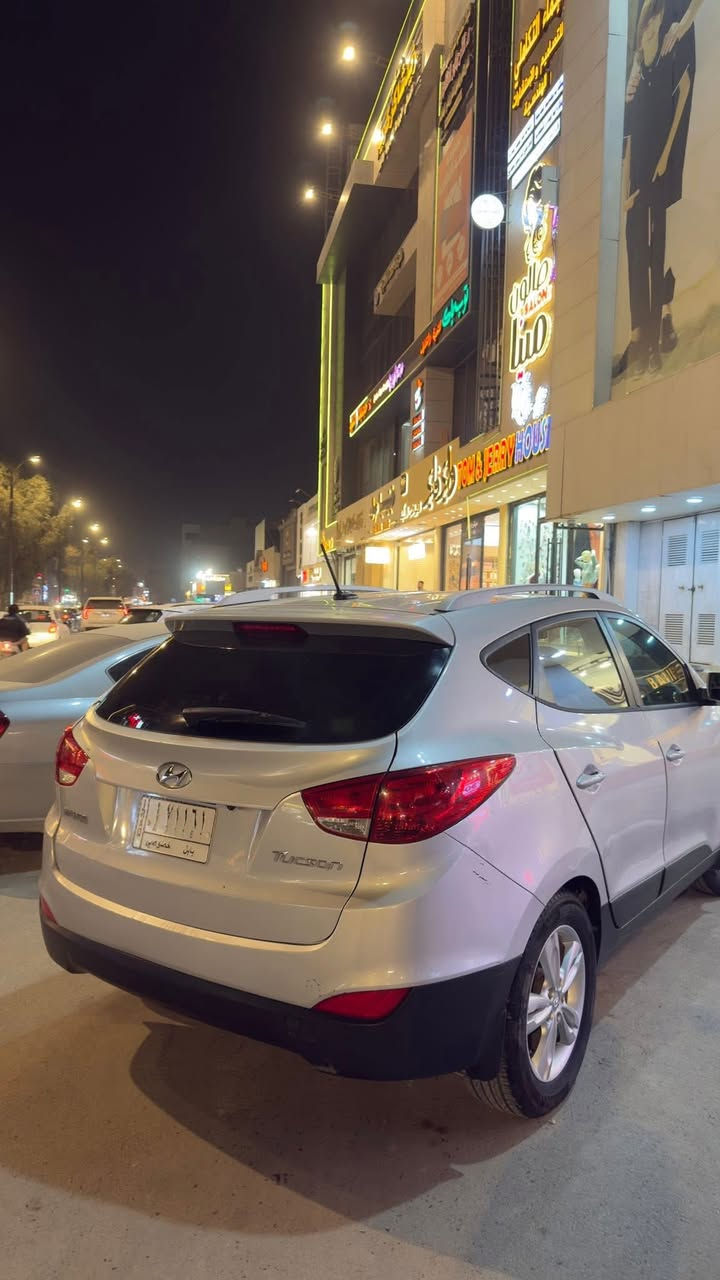 سلام عليكم توسان للبيع او مراوس موديل 2013 امريكي 2000 كير at ماشية 100 سيارة 3 قطع بنيد وجاملغ وباب جهة السايق 
وجهة السايق بيهة ملاحضات كدامكم  سعر 123 مكاني حلة رقمي ***********
