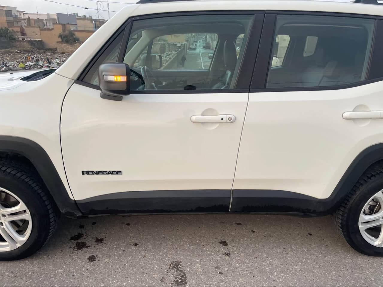 سلام عليكم بيع او مراوس حسب القناعه 

السيارة : جيب رينيجيد

 الموديل : 2021

اللون : ابيض 

اللوحة : دهوك 

السعر :  125$ورقه

حادث السيارة : چاملغ ايمن وباب صبغ بدون دواخل

_____________________

الــمــواصــفـــات  فول عدا الفتحة:-

{1} بصمة تشغيل + ابواب

{2} شاشة كبيرة  

{4} انضمة قيادة : اوتو

{6} كامرة خلفية دوارة مع الستيرن 

{7} لد نهاري 

{8} محرك 1300 تيربو 

{9} سايد بريك بصمة 

{10} مانع انزلاق 

{11} فول تحكم ستيرن 

{12} جام اوتو يصعد دكمة وحدة وينزل كذلك

{13} منافذ USB

كشنات جلد 

كشنات تدفية

سترين تدفية

فورويل 

للإستفسار يتوفر واتساب📞

*********** موصل, نينوى
