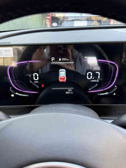 💥 كيا سبورتج 2025 gtline لوحات بغداد للبيع
🔹 الموديل: 2025 (خليجي)
🔹 المحرك: 2.0 – 4 سلندر
🔹 العداد: زيرو (3،600 كم)
🔹 نظام الدفع: فور ويل (دفع رباعي)
🔹 السعر: 27،500$

⸻

❗️أهم المواصفات:
. بانوراما
 • دخول ذكي (بصمة) + تشغيل عن بعد
 • مقاعد كهرباء عدد 2
 • مقاعد تدفئة
 • صندوق كهربائي
 • مصابيح أمامية وخلفية LED
 • شبك أمامي بيانو بلاك
 • حساس أمامي + خلفي
 • ويل كب قياس 19
 • شاشة كبيرة أصلية مع كاميرا
 • سايد بريك بصمة + أوتو هولد
 • تبريد + شاشة مناخ منفصل
 • مرايا متحسسة للضوء العالي
 • تبريد قطعتين
 • محدد سرعة + فول تحكم ستيرن
 • شاشة عدادات ديجيتال

⸻

📞 للاستفسار: ***********
